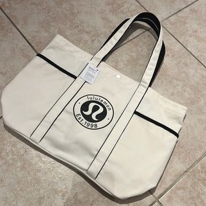 Send offer 💗NWT LULULEMON DAILY MULTI POCKET TOTE❤️ canvas 💜